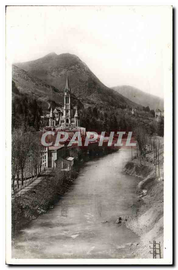 CPA Lourdes La Basilique et le Gave 