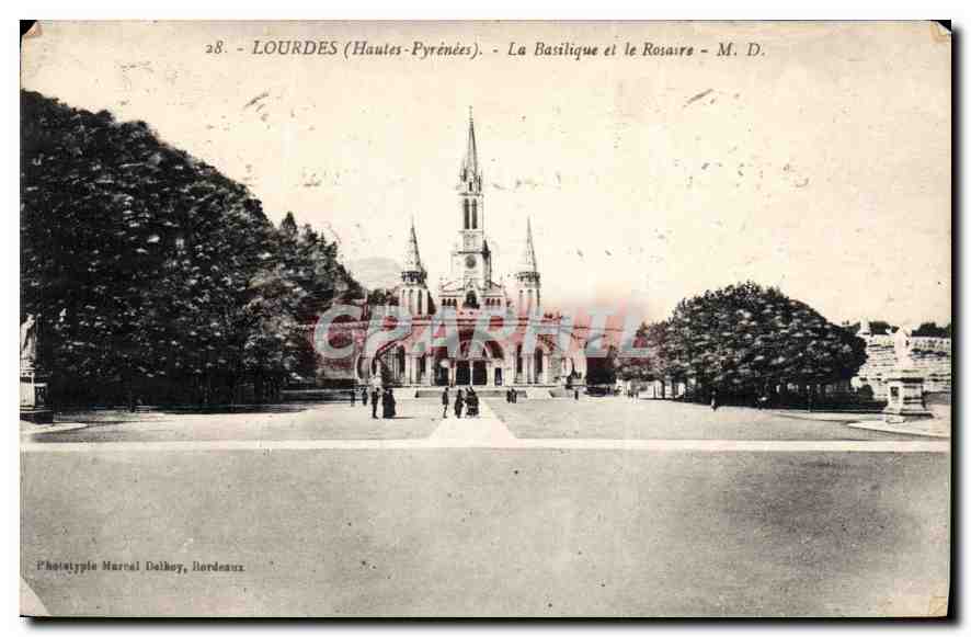 CPA Lourdes Hautes Pyrenees La Basilique et le Rosaire 