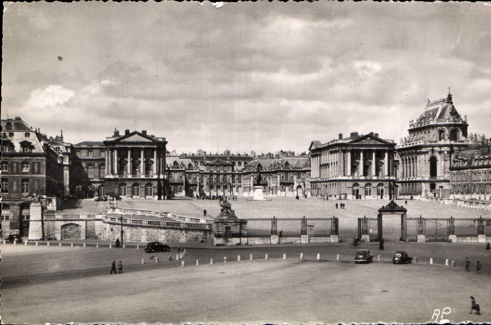 Versailles — Le Château. La Place d'Armes — Les Ed. d'Art, n°429
