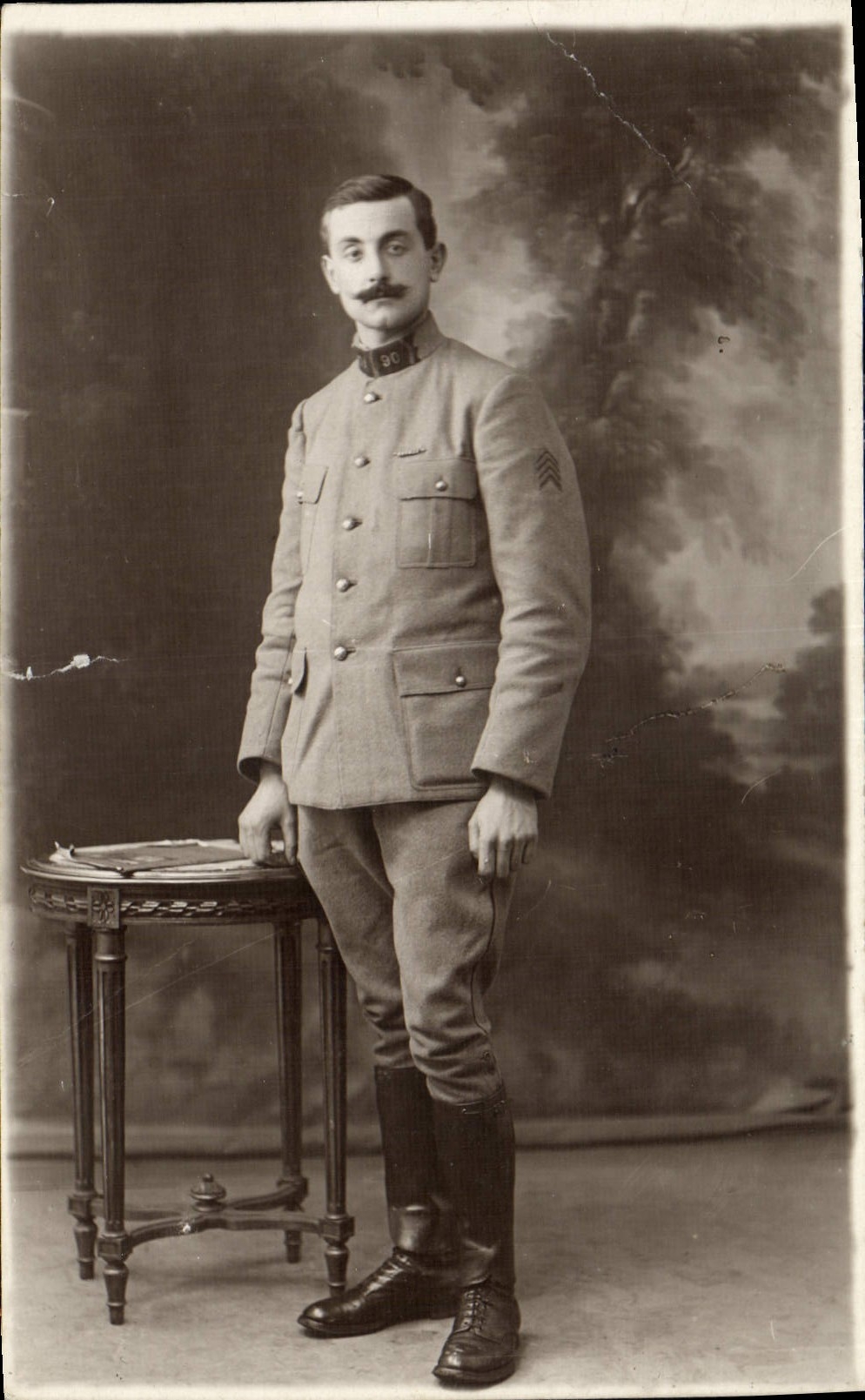 Soldat en uniforme — studio — éditeur Le Plan de Pologne, Paris