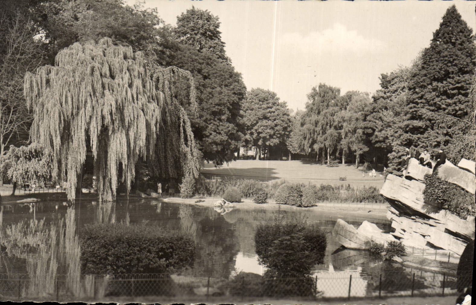 Valenciennes (Nord) — Vue d'ensemble sur le Parc de la Rhonelle — Papeteries de Valenciennes (Nord)