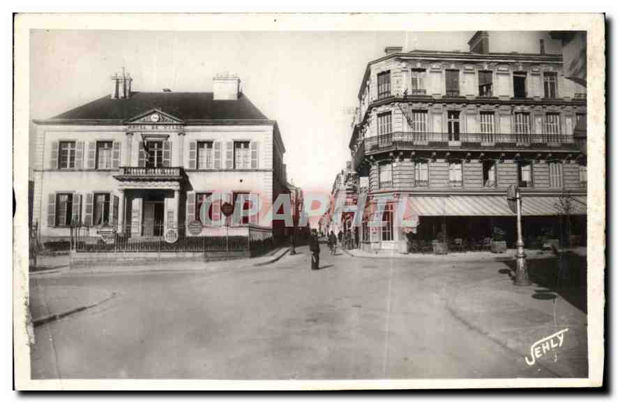 CPA Cholet M et L La Mairie et la Rue Nationale 