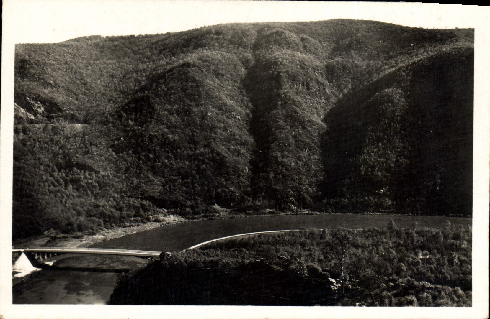 CPA Les Belles Ardennes Laifour Les legendaires Dames de meuse 