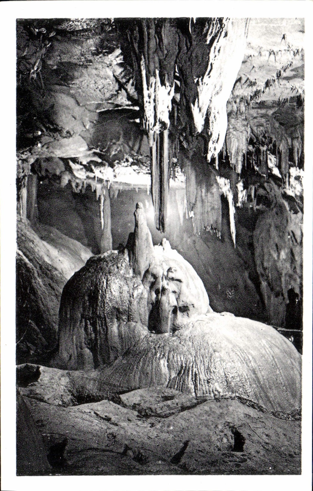 CPA Les Pyrenees les grottes de Betharram Jeanne d'Arc sur le bucher 