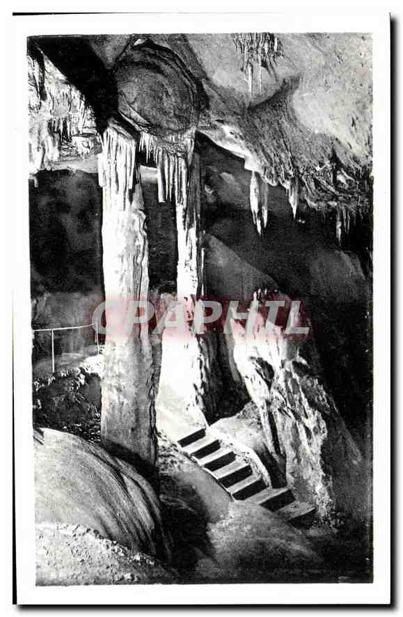 CPA Les Pyrenees les grottes de Betharram Le Passage des Colonnes 