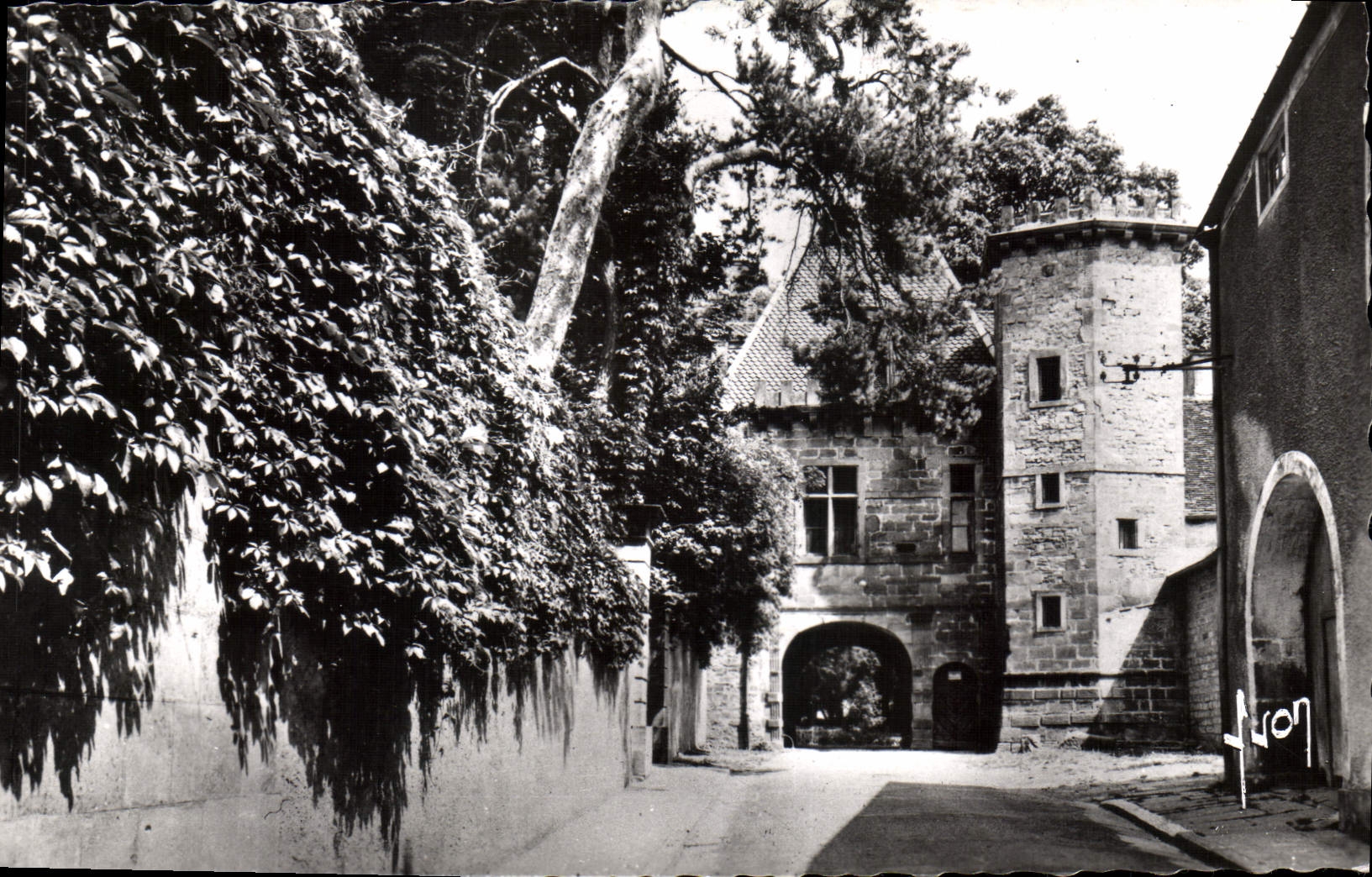 CPA Bourbonne les Bains Hte Marne Le Donjon du Chateau 