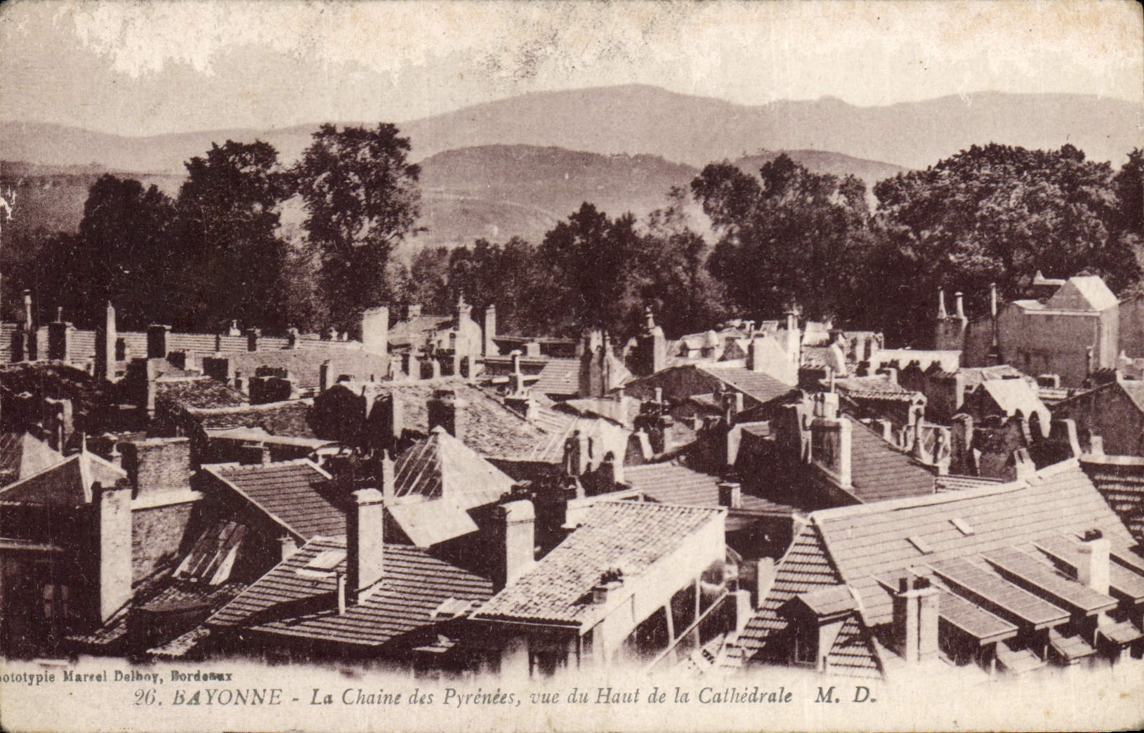 CPA Bayonne La Chaine des Pyrenees vue du Haut de la Cathedrale 