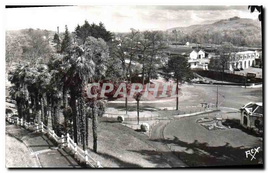 CPA Pau B P Montee vers le Boulevard des Pyrenees 