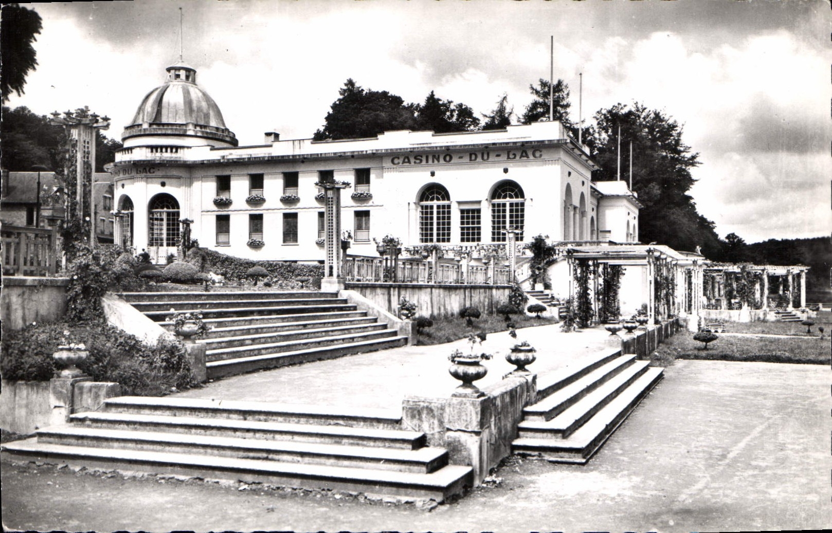 CPA Bagnoles de l'Orne Le Casino du Lac 