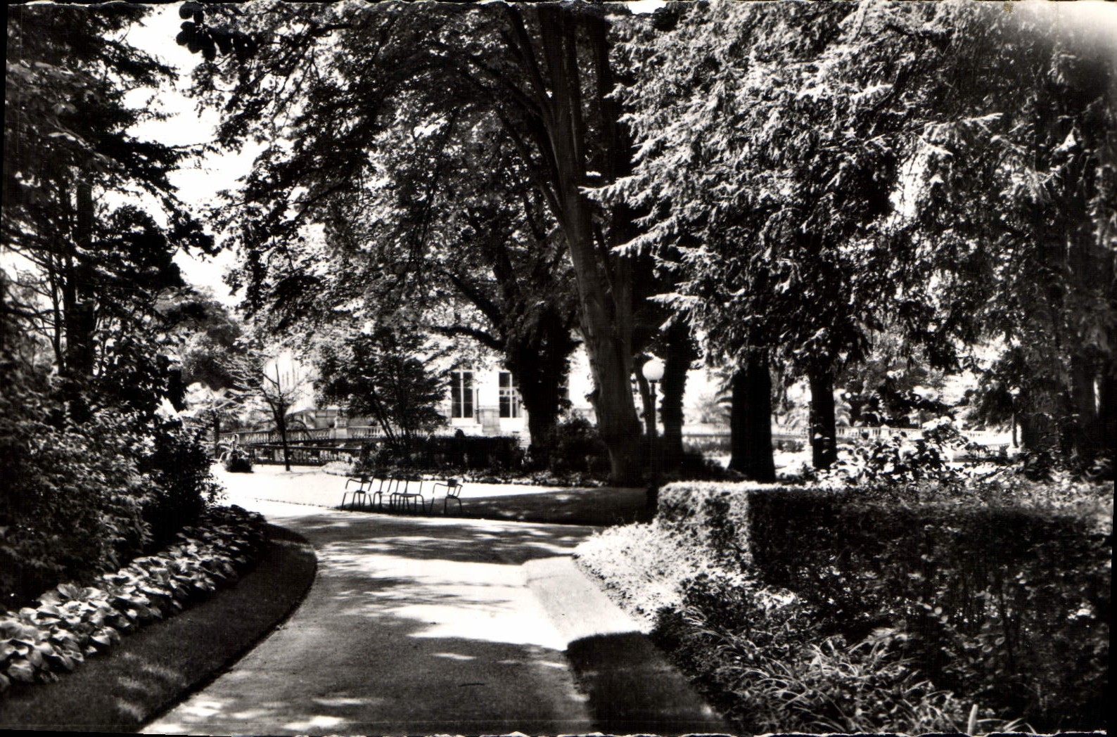 CPA Epernay Jardin de l'Hotel de Ville 