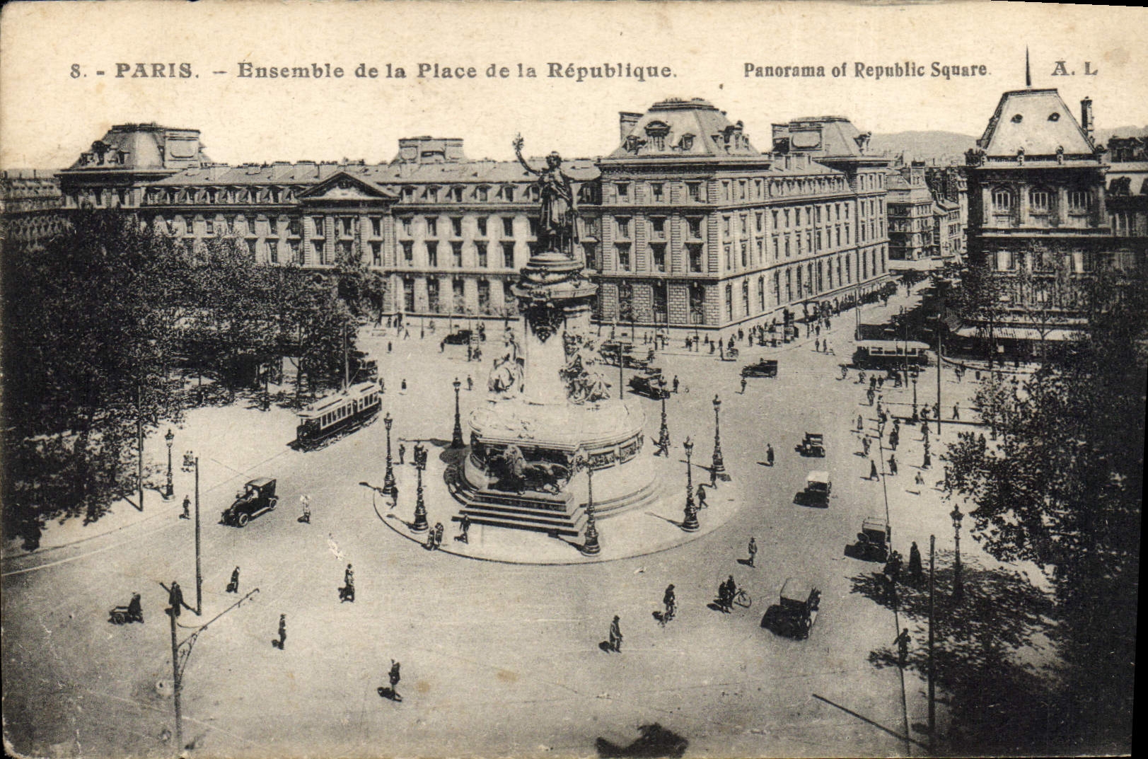CPA Paris Ensemble de la Place de la Republique 
