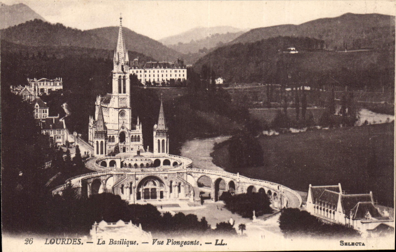 CPA Lourdes La Basilique Vue Plongeante 