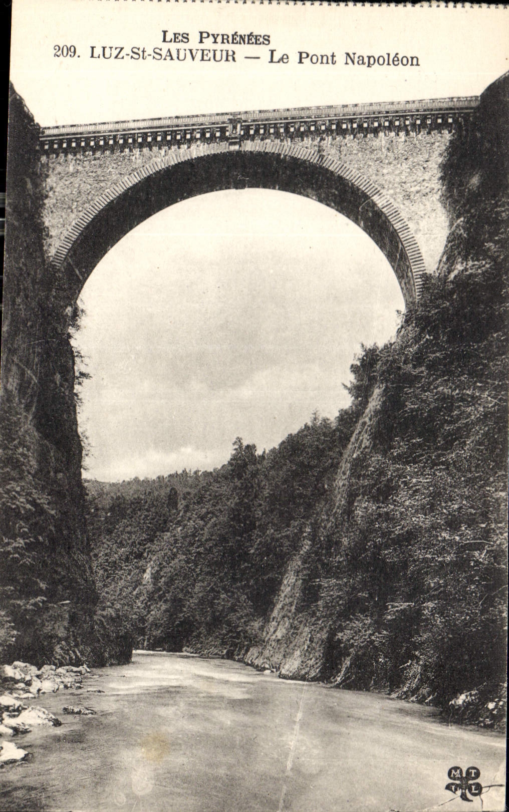 Luz-Saint-Sauveur — Le Pont Napoléon — Les Pyrénées