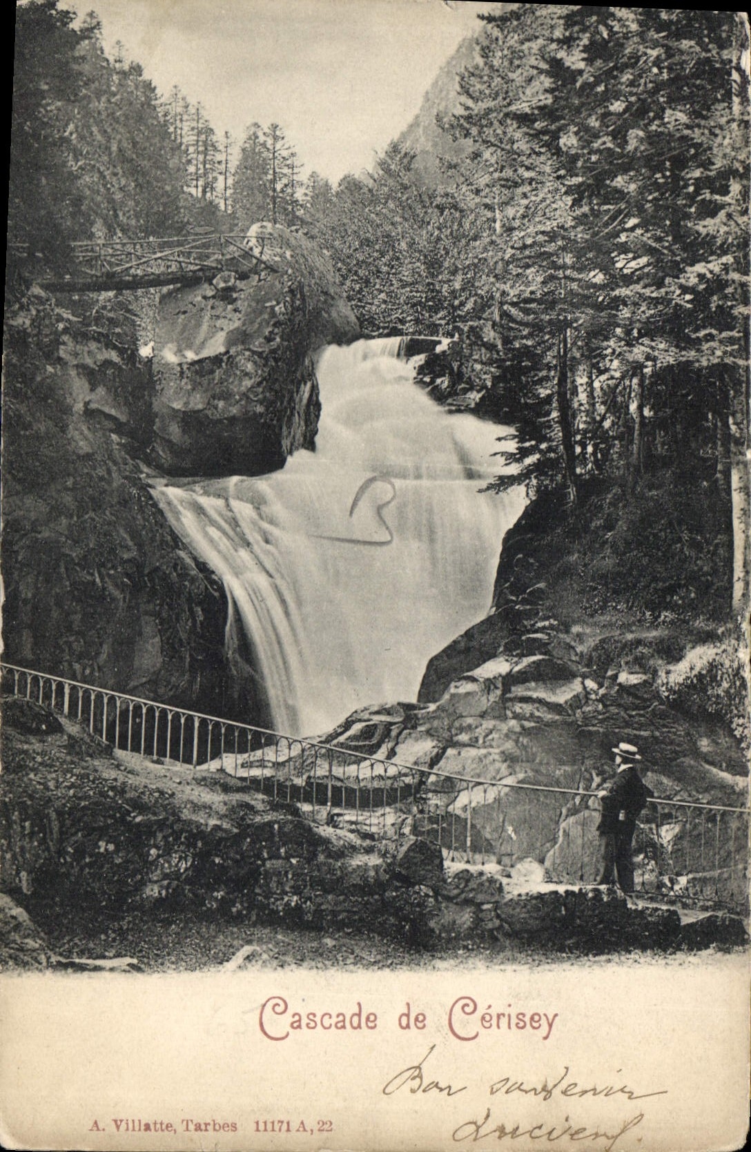 Cascade de Cérisey — vue panoramique avec passerelle et visiteur — A. Villatte, Tarbes, n° 11171 A.22