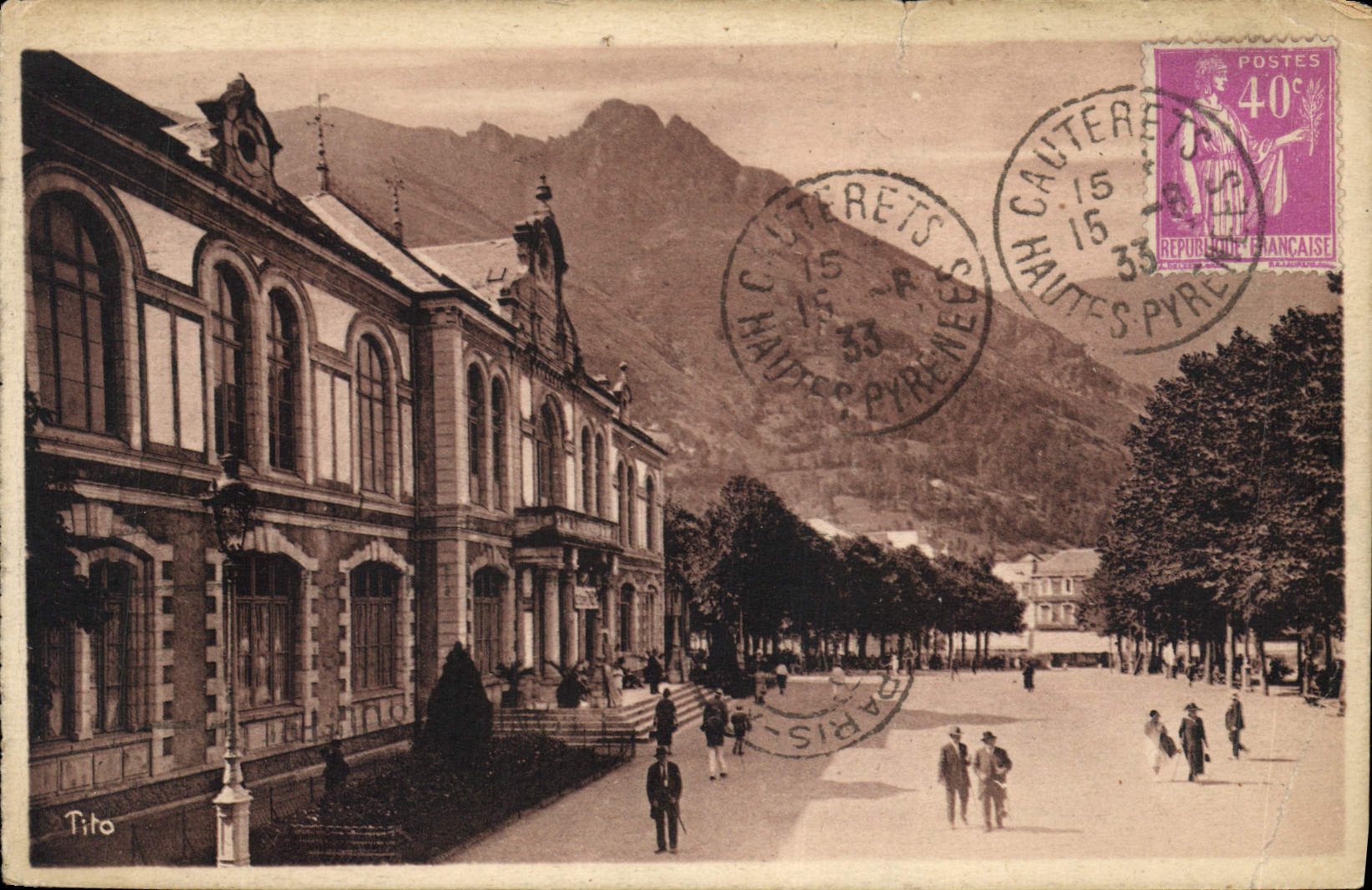 CPA Les Beaux Paysages de France les Pyrenees Cauterets le Casino les Thermes et l'Esplanade des Oeu