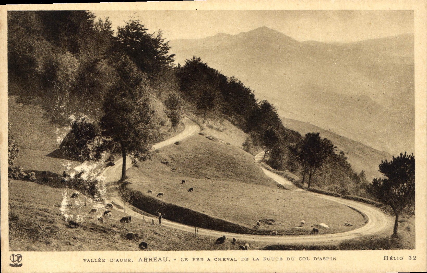 Vallée d'Aure, Arreau — Le Fer à Cheval de la Route du Col d'Aspin — Hélios 32