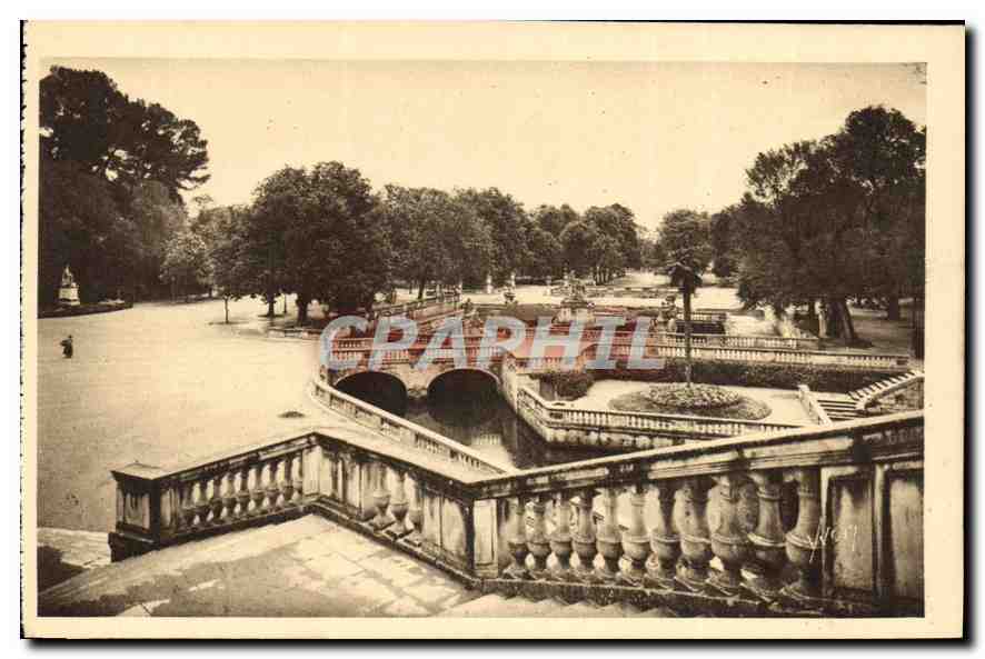 CPA Nimes Gard jardin de la Fontaine vue d'ensemble des Bains Romains 