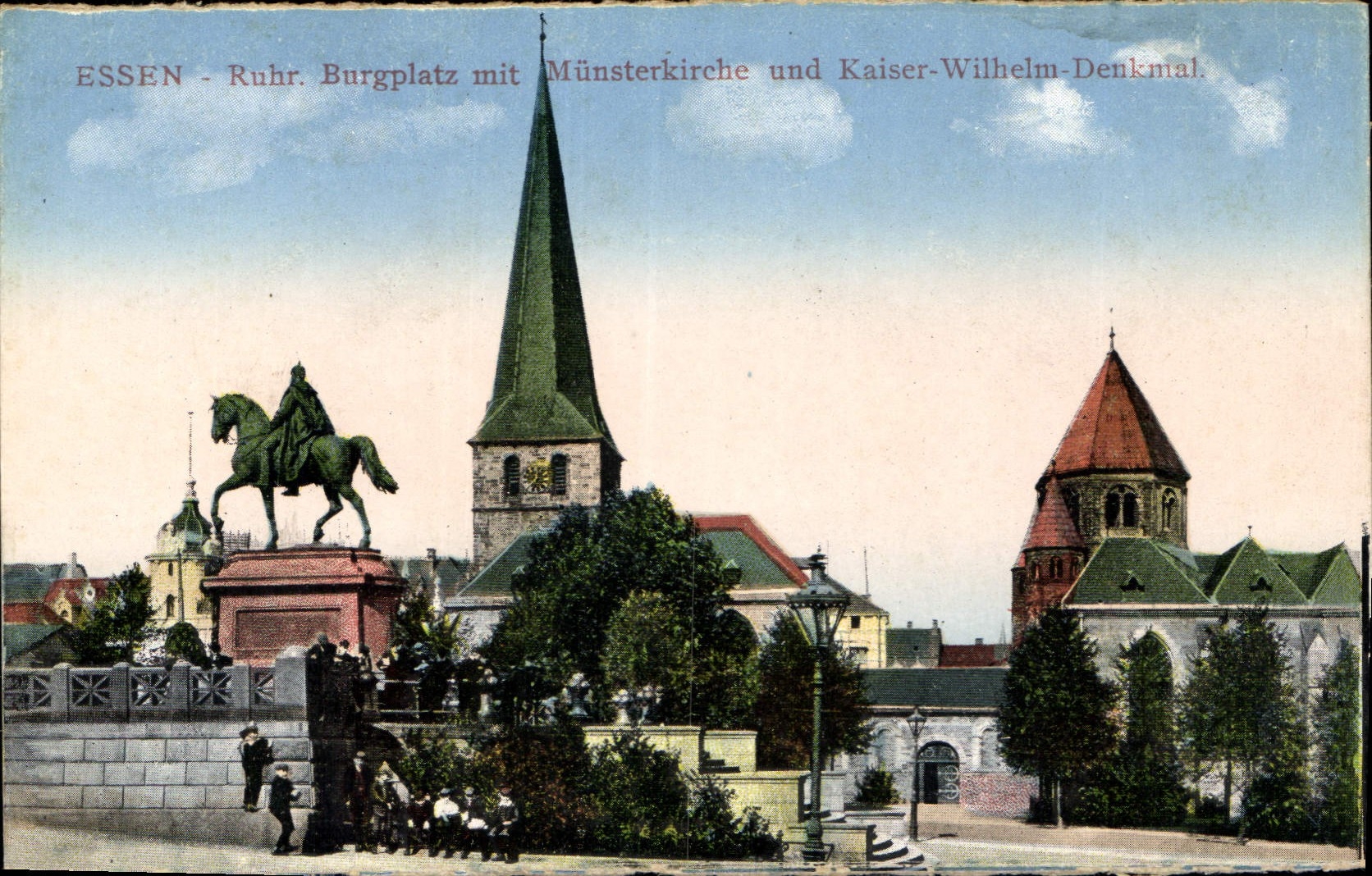 CPA Essen Rhr Burgplatz mit Munsterkirche und kaiser Wilhelm Denkmal 