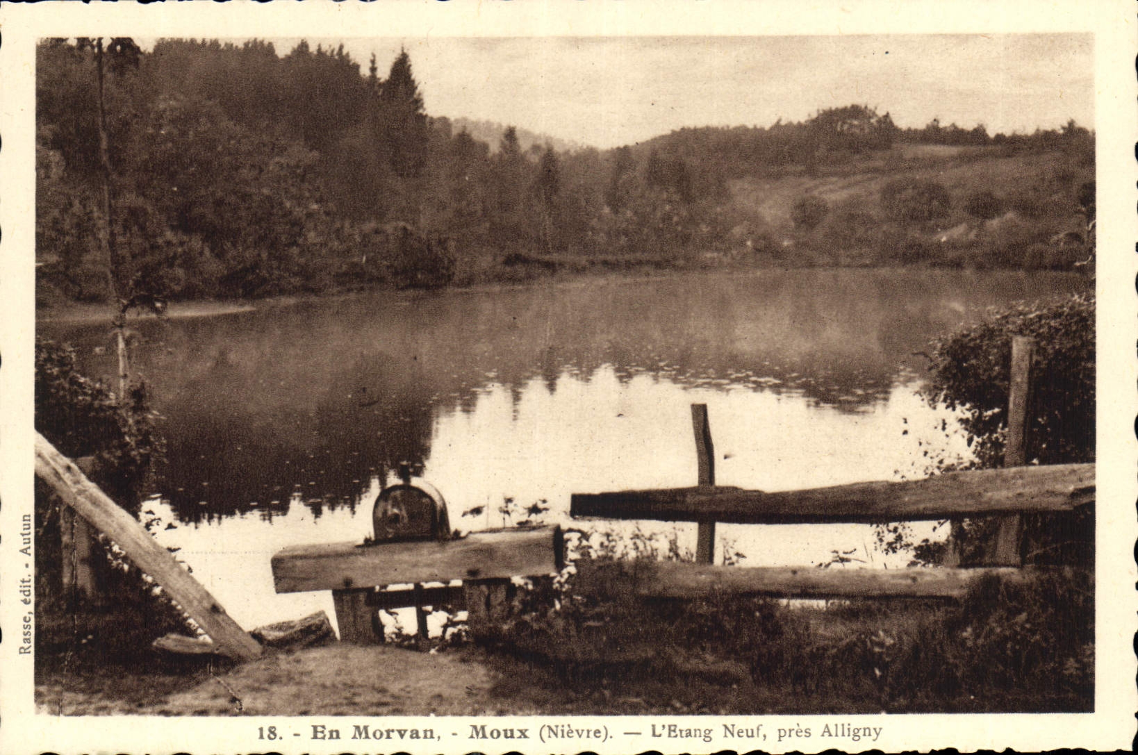 CPA En Morvan Moux Nievre l'Etang Neuf pres Alligny 