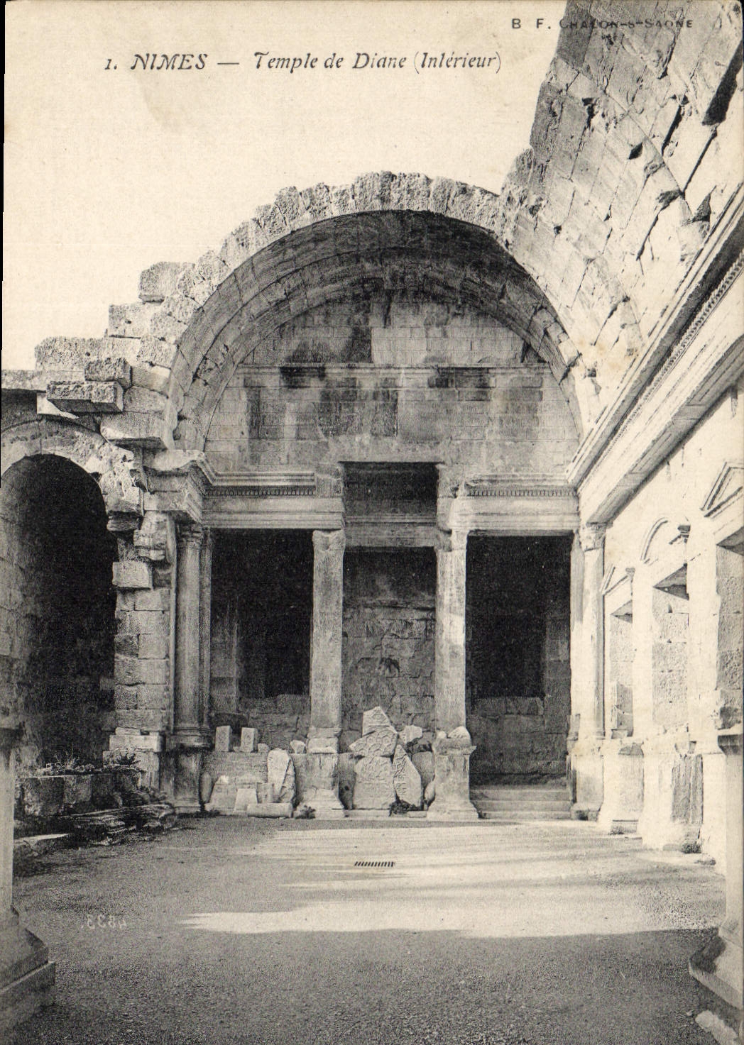 Nîmes — Temple de Diane (Intérieur) — B. F. Chalon-sur-Saône, n° CC84