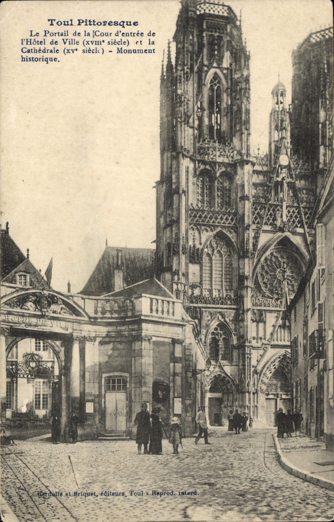 Toul Pittoresque — Portail de l'Hôtel de Ville (xviième siècle) et la Cathédrale (xvème siècle) — Gerdault et Briquet, éditeurs, Toul