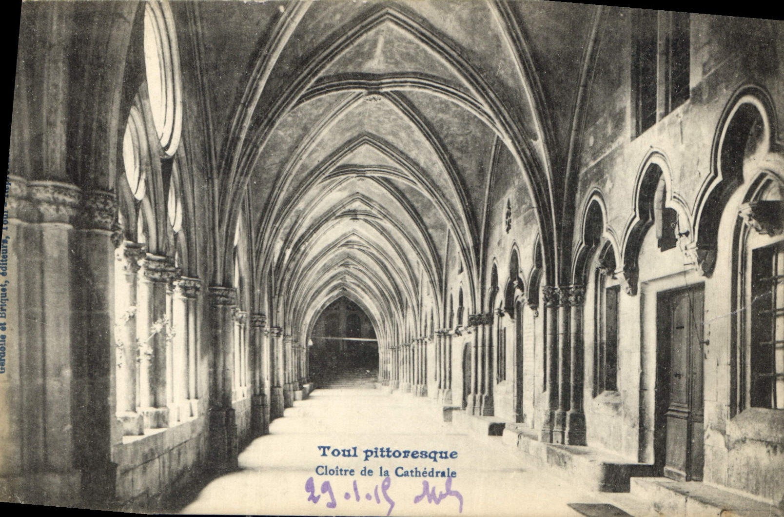 CPA Toul Pittoresque Cloitre de la Cathedrale 