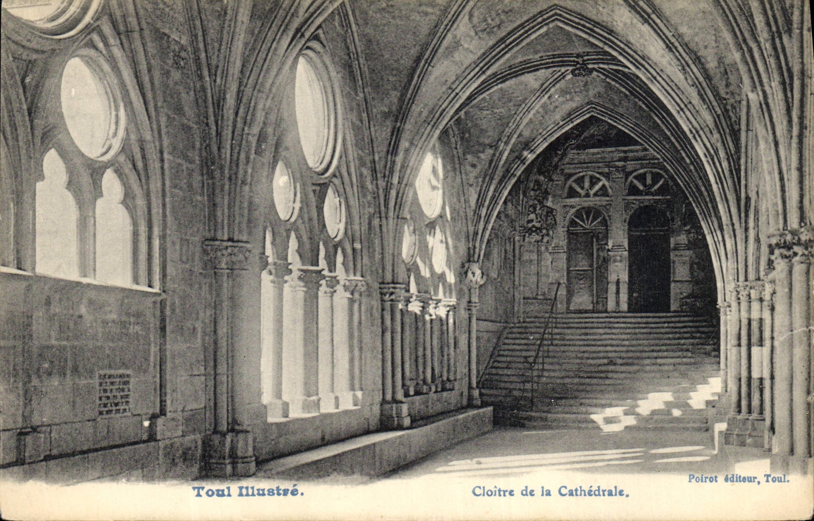 CPA Toul Illustre Cloitre de la Cathedrale 
