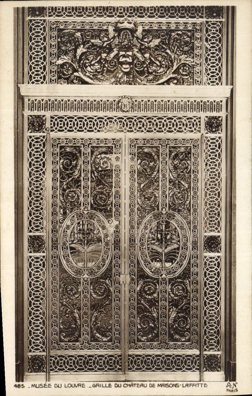 CPA Musee du Louvre Grille du Chateau de Maisons Laffitte 