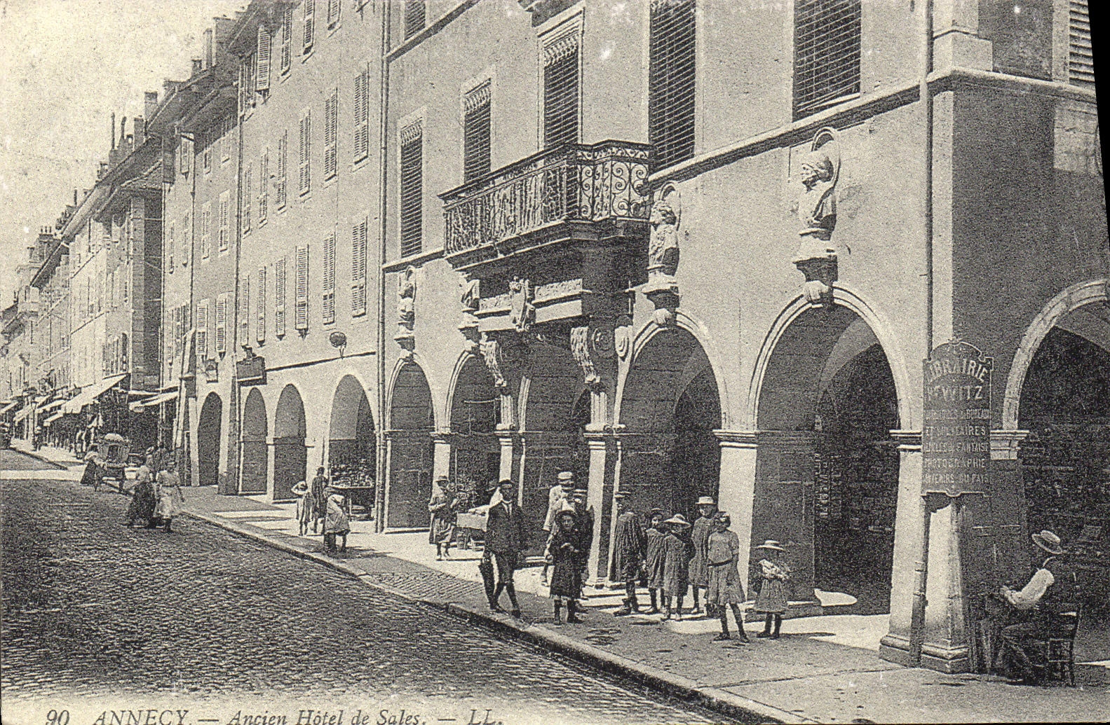 Annecy — Ancien Hôtel de Sales — LL