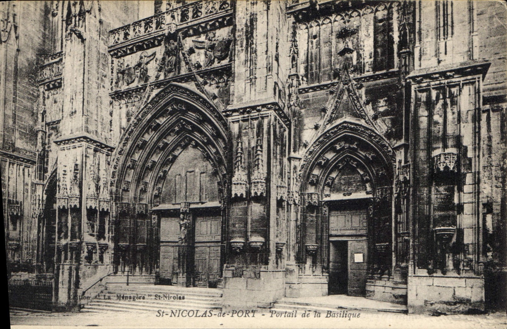 San Nicolás de Porto - Portal de la Basílica — La Ménagère