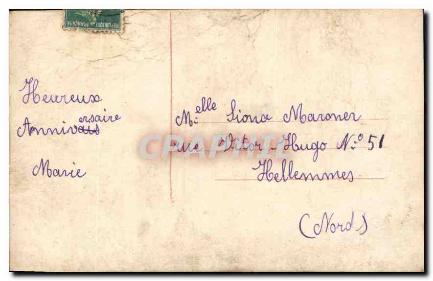 Jeune femme en robe lilas nourrissant un pigeon — Martha, éditeur, n°10009 — Verso
