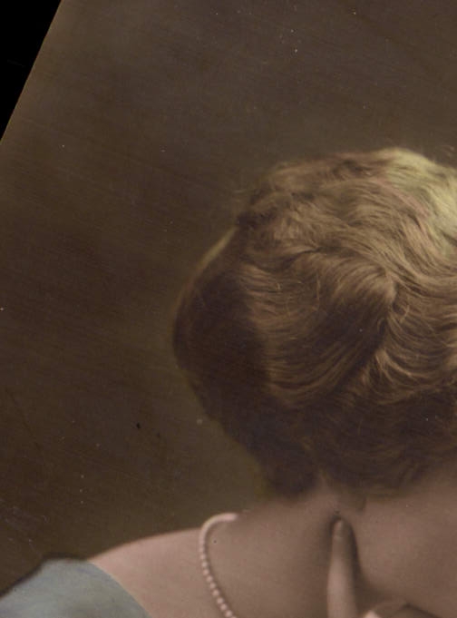Portrait de dos d'une femme — éditeur non visible — n° de série non visible