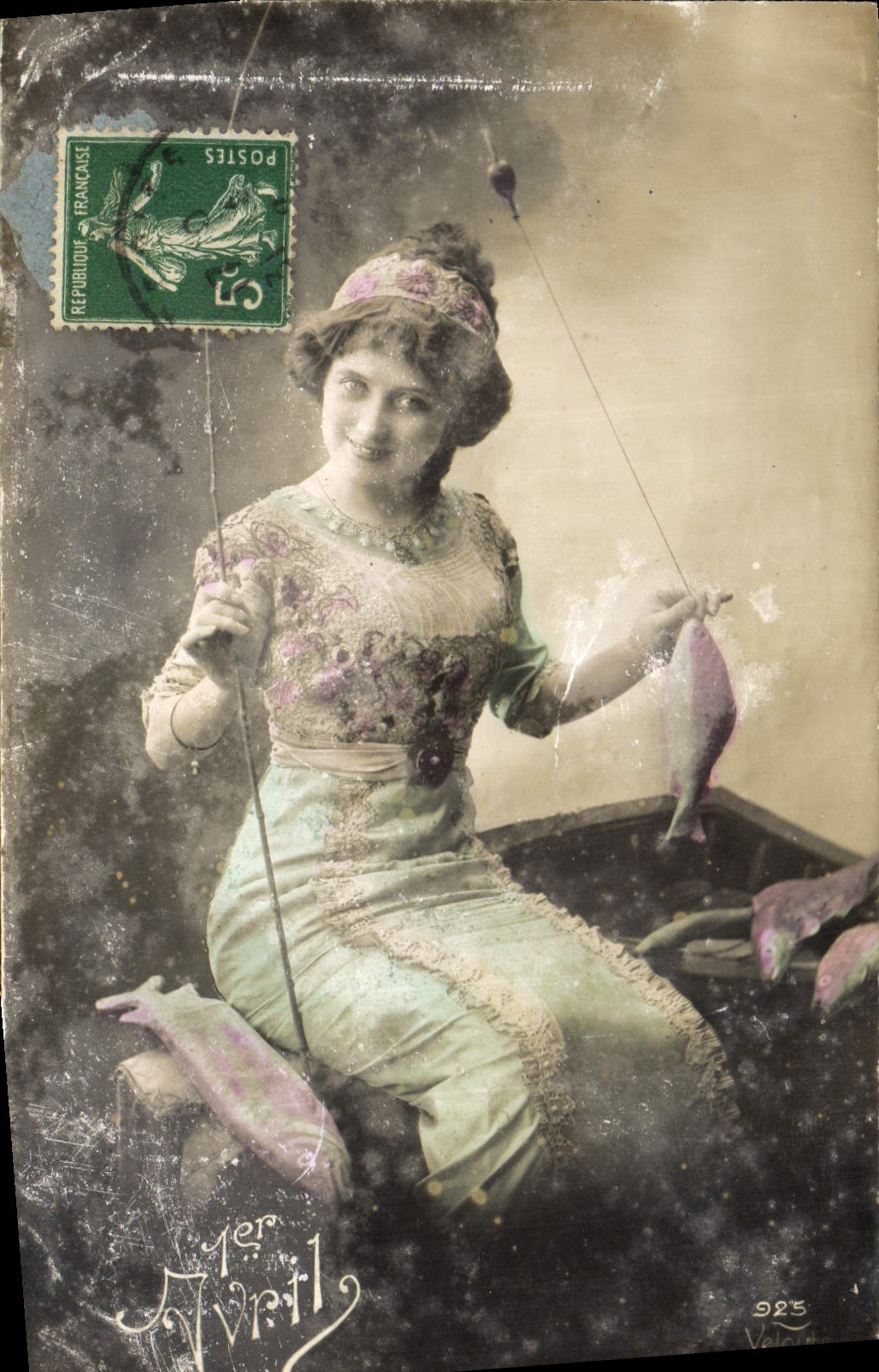 CPA Femme Poissons Peche