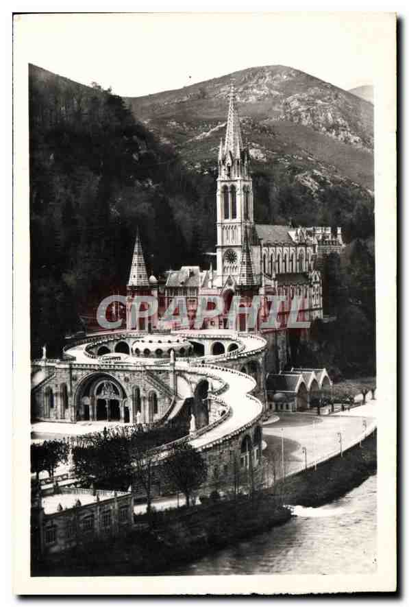 CPA Lourdes la Basilique la Basilique et le Gave 