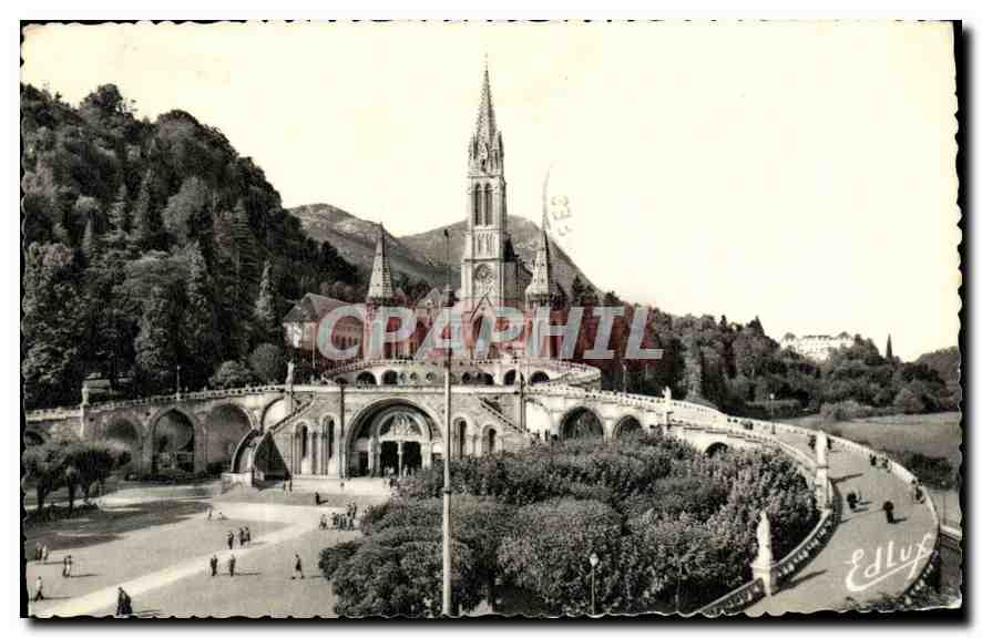 CPA Lourdes la Basilique et l'Esplanade 