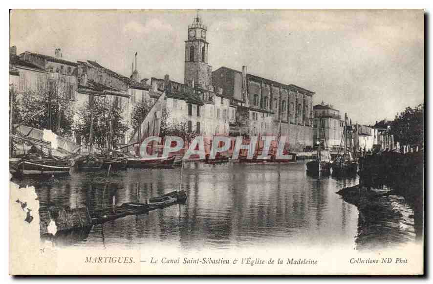 CPA Martigues Le Canal Saint Sebastien et l'Eglise de la Madeleine Bateaux de peche