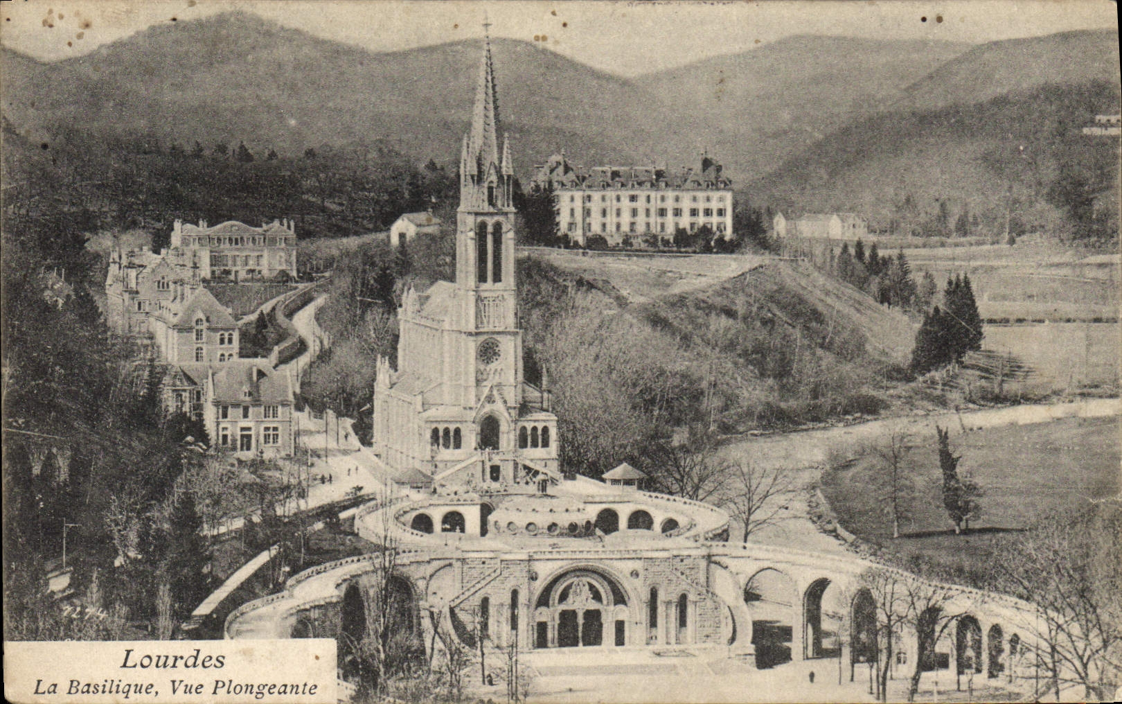 CPA Lourdes La Basilique Vue Plongeante 
