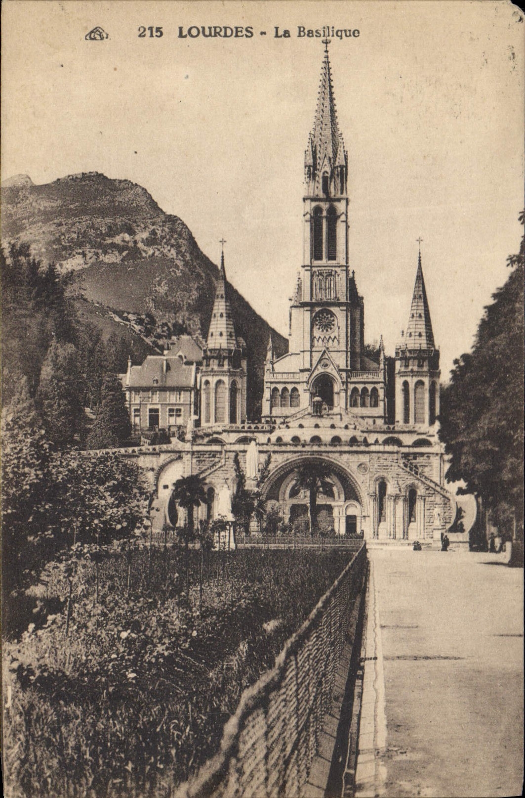 CPA Lourdes La Basilique 