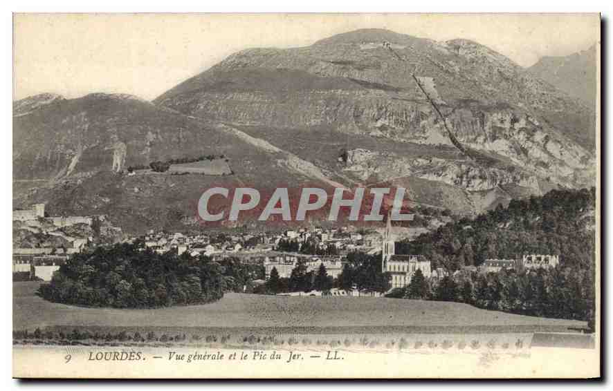 CPA Lourdes Vue generale et le Pic du Jer 