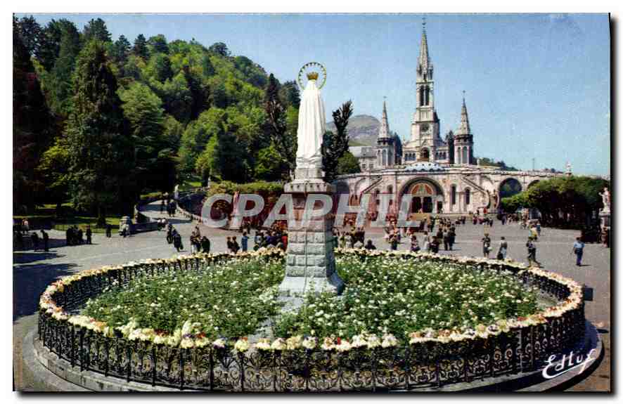 CPA Lourdes La Basilique et la Vierge Couronnee 