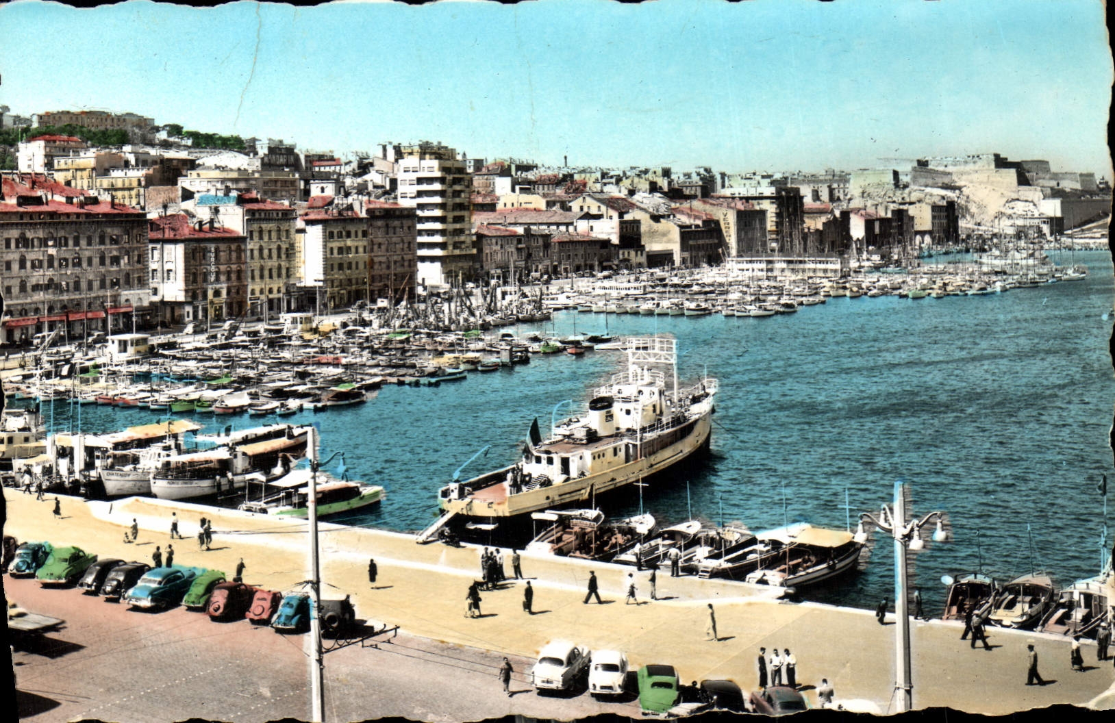 Port de Marseille — vue du Vieux-Port — éditeur Le Carrefour du Monde, n°1041