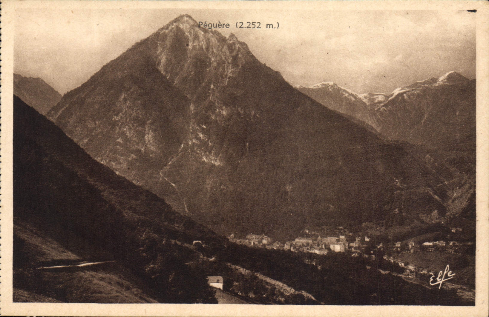 CPA Cauterets La Ville le Peguere et le Val de Cambasque 