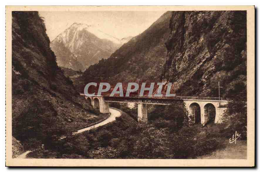 CPA Cauterets Pont de Meyabat et le Peguere 