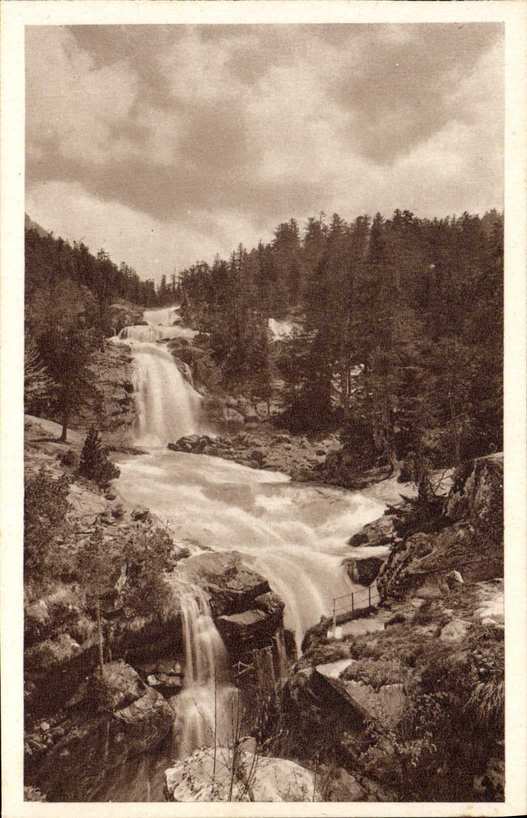 CPA Cauterets Cascade du Pont d'Espagne 