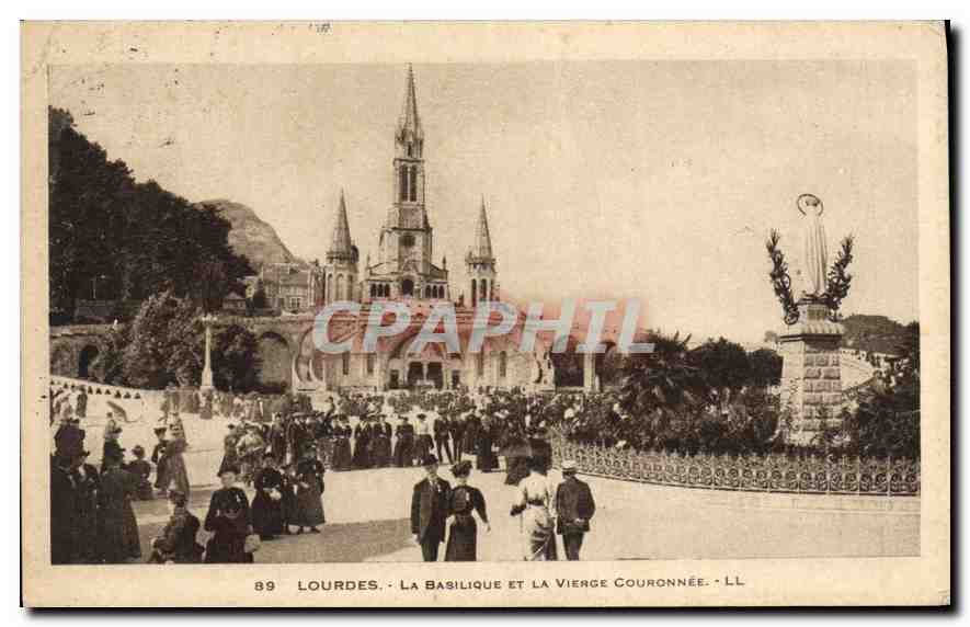 CPA Lourdes La Basilique et la Vierge Couronnee 