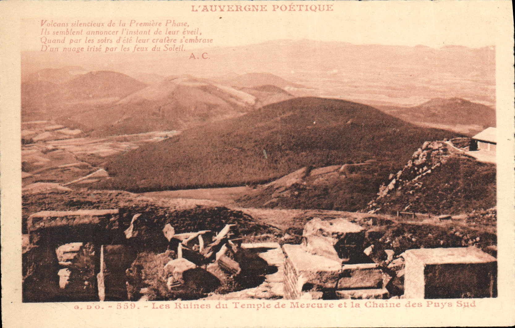 Les Ruines du Temple de Mercure et la Chaîne des Puy Sud — L'Auvergne Poétique — J. Gonttefanges (P.-de-D.)