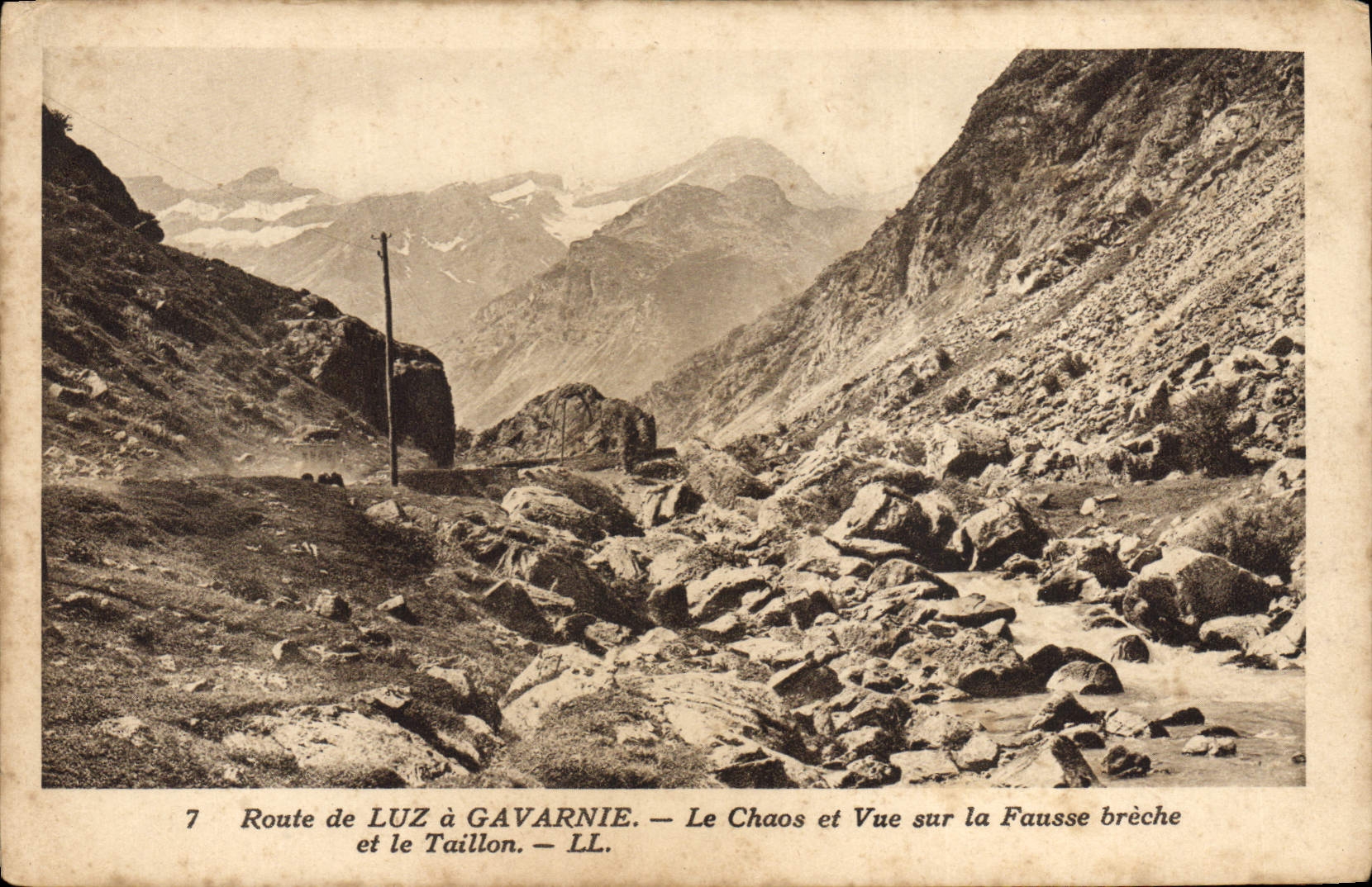 CPA Route de Luz a Gavarnie le Chaos et vue sur la Fausse breche et le Taillon 