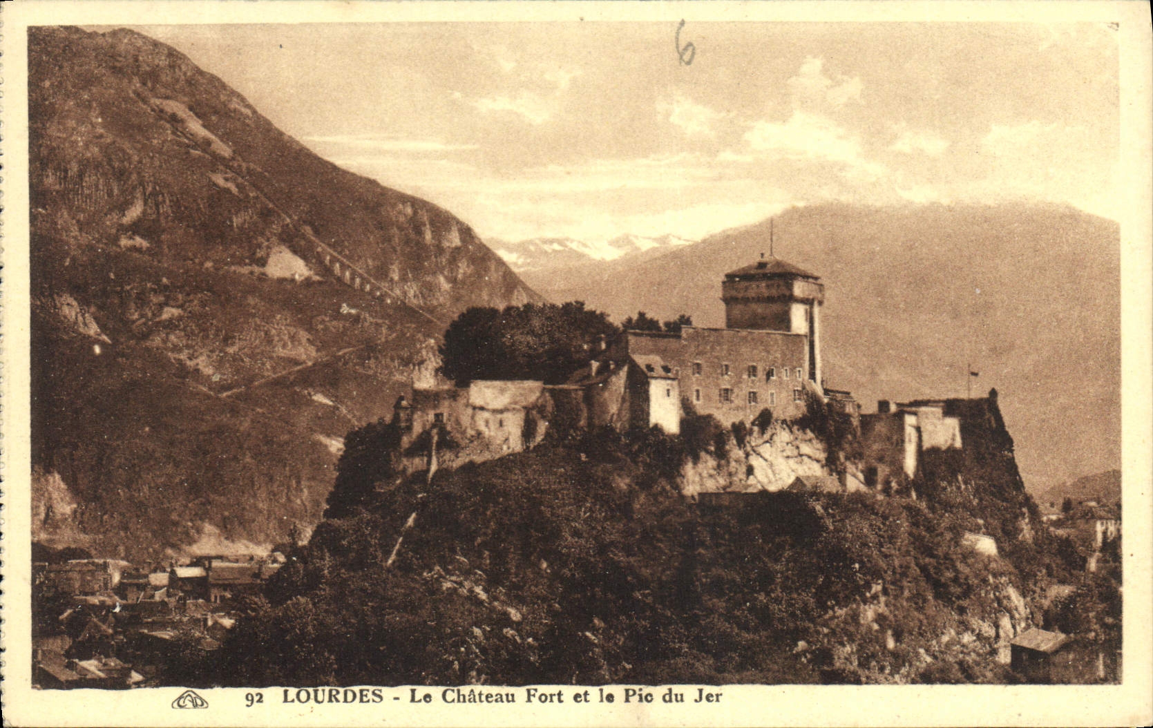 CPA Lourdes Le Chateau Fort et le Pic du Jer 