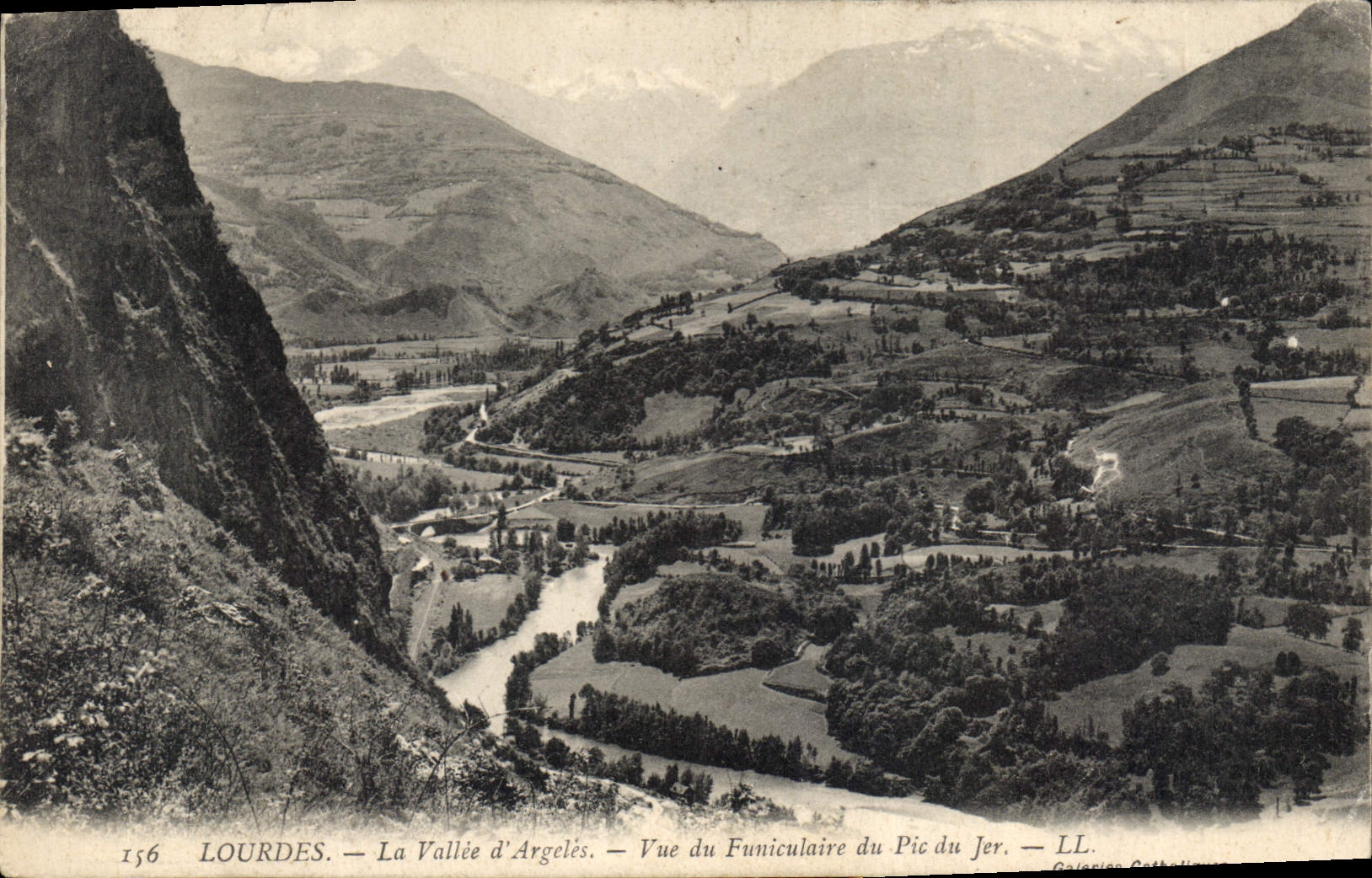 CPA Lourdes la Vallee d'Argeles vue du Funiculaire du Pic du Jer 