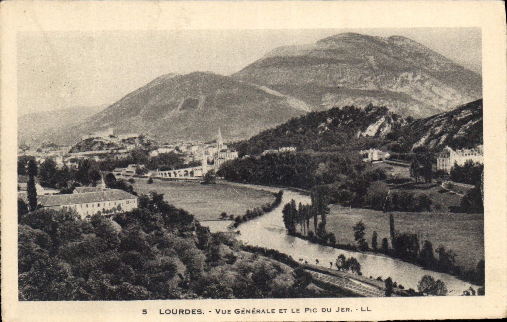 CPA Lourdes Vue generale et le Pic du Jer 